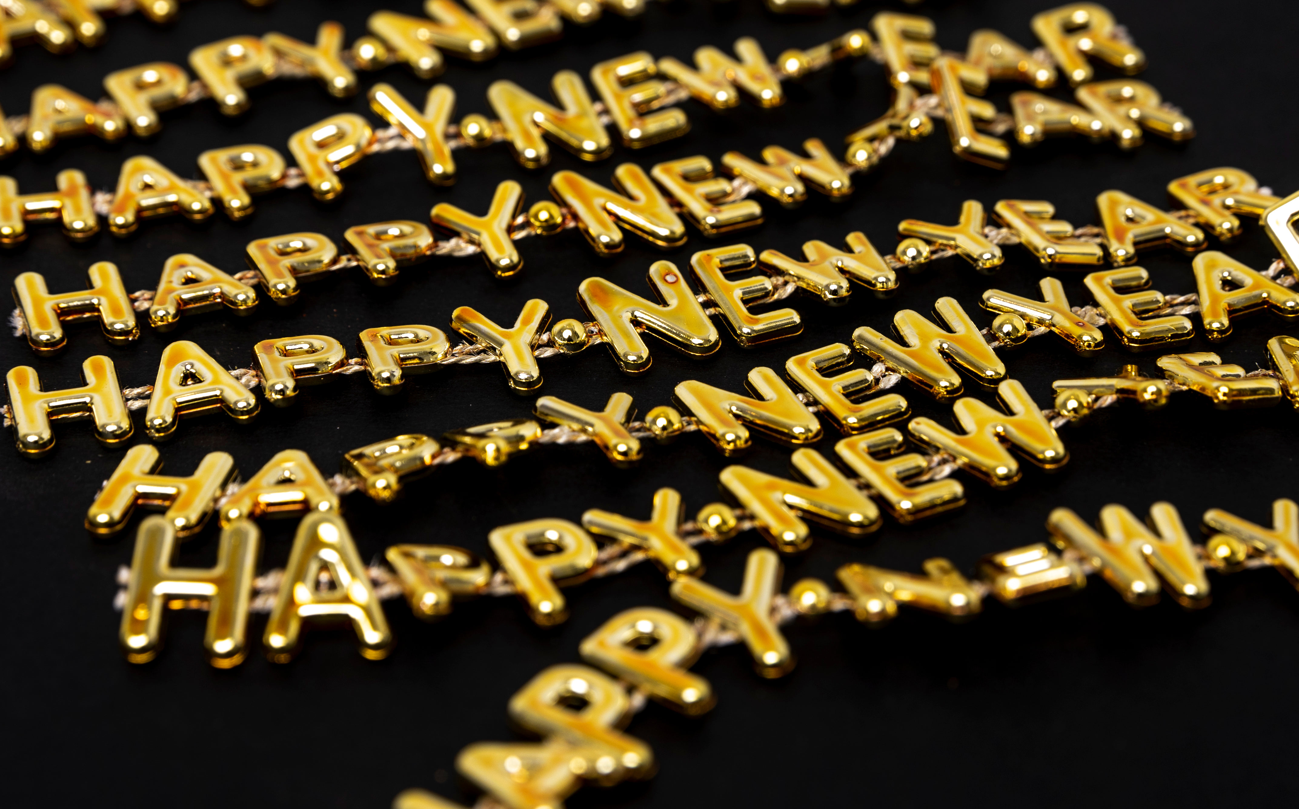 close-up-happy-new-year-in-gold